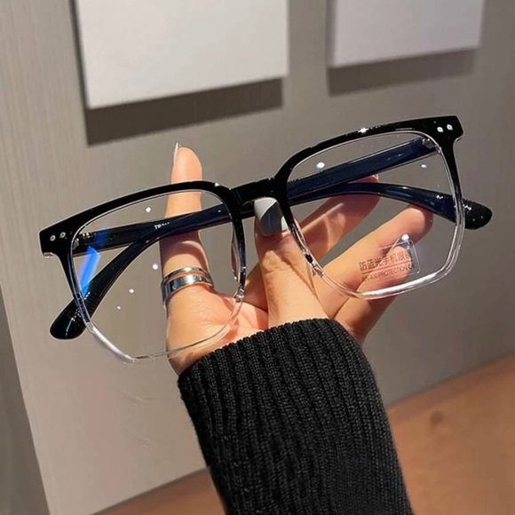 New “blue light”(rounded square)glasses with case for women.Color-black/white🤍 - Picture 1 of 13